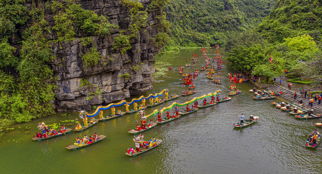 Ninh Binh: Uma viagem por vales dourados
