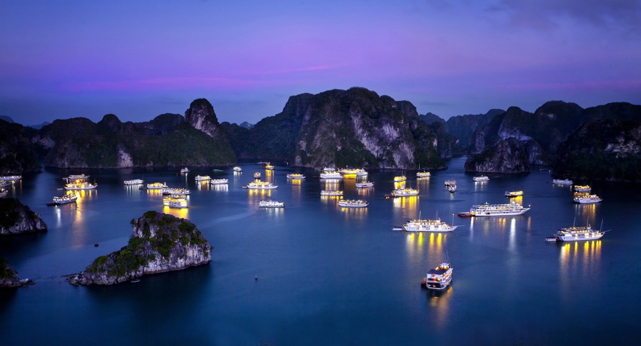 下龙湾过夜游轮：奢华夏日体验