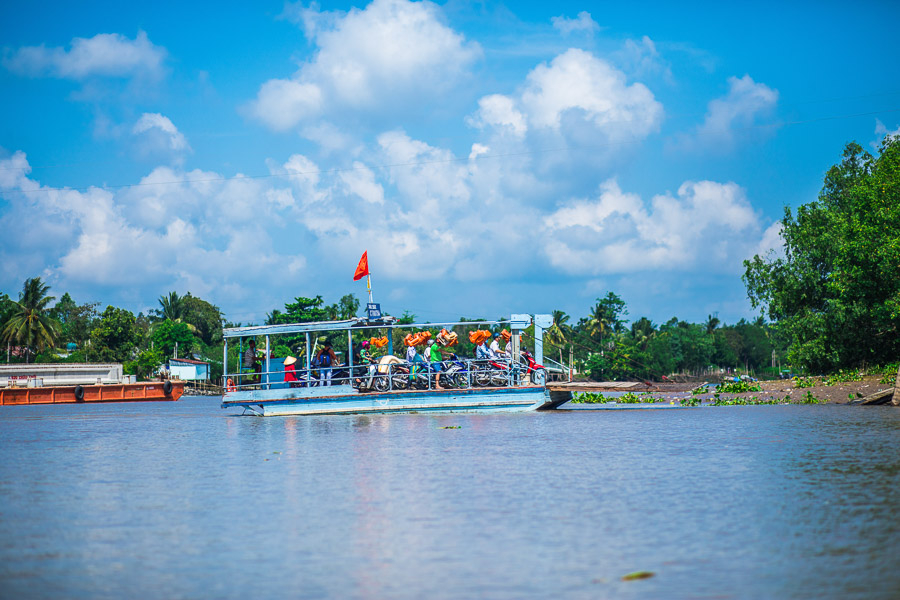 Ferries take passengers and motorbikes to and from the islets every few minutes.