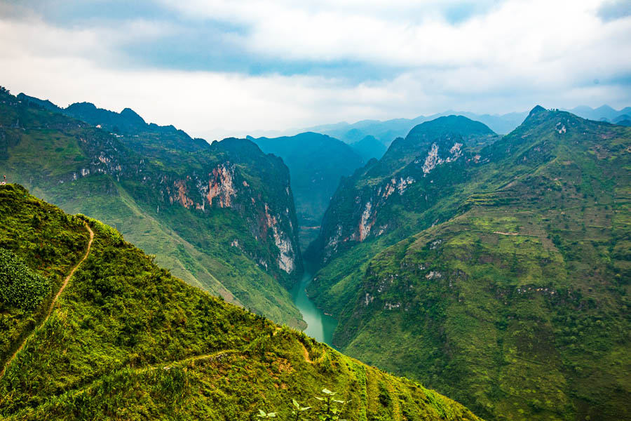 Boat rides on the Nho Quế River offer dramatic scenery.
