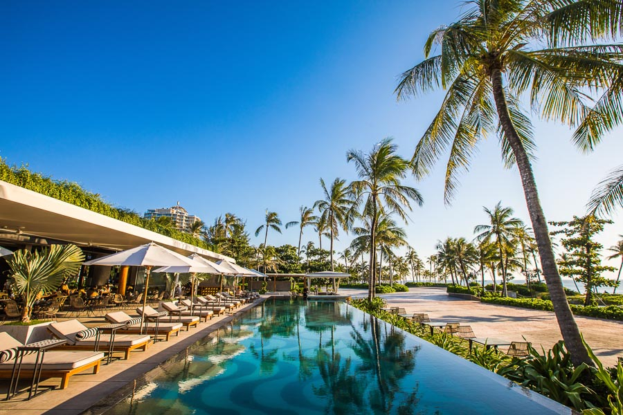 Sailing Club is a stylish venue for fusion fare and beach parties.