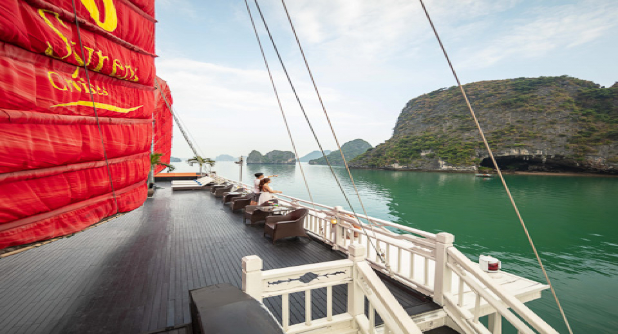 Explore Ha Long with Syrena Cruises