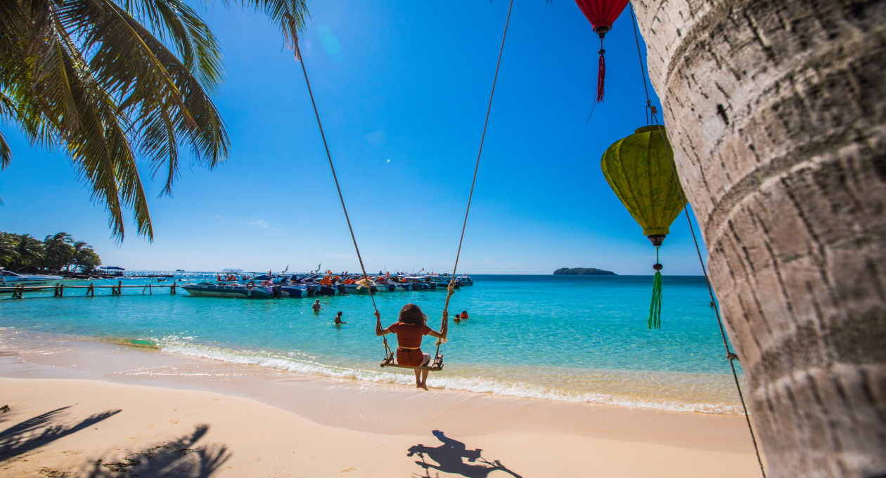 Vietnam welcomes international tourists, step by step