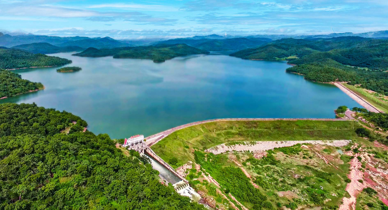 Chill out at the beautiful lakes and streams of Binh Thuan