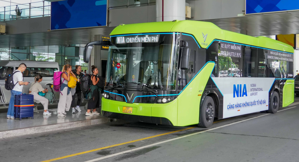 Enjoy bus rides back and forth between T1 and T2 Noi Bai International Airport free of charge!