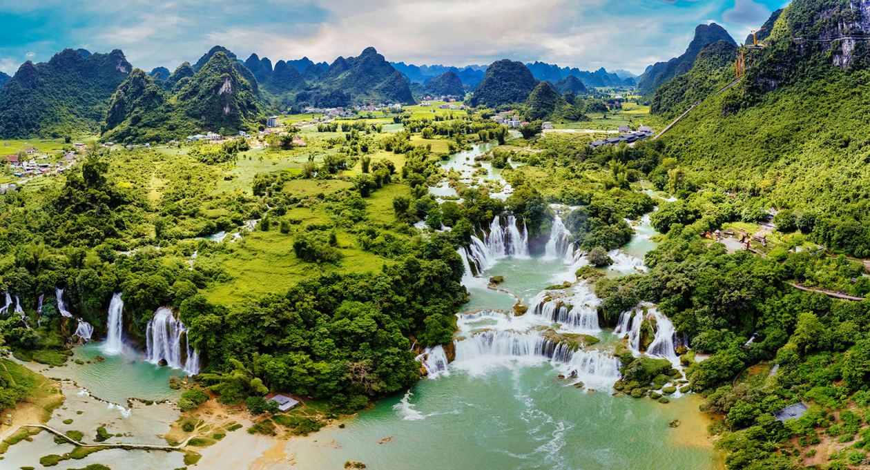 Ban Gioc Waterfall: Majestic beauty on the Northern border