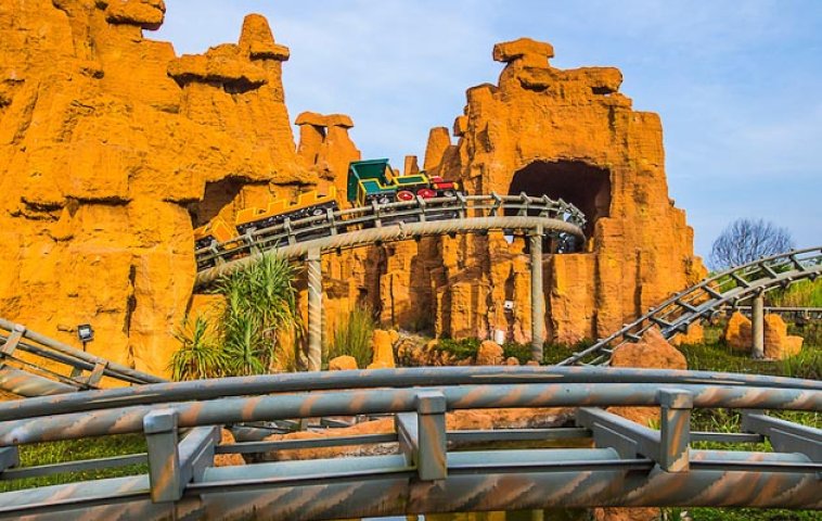 3 amazing amusement parks for families