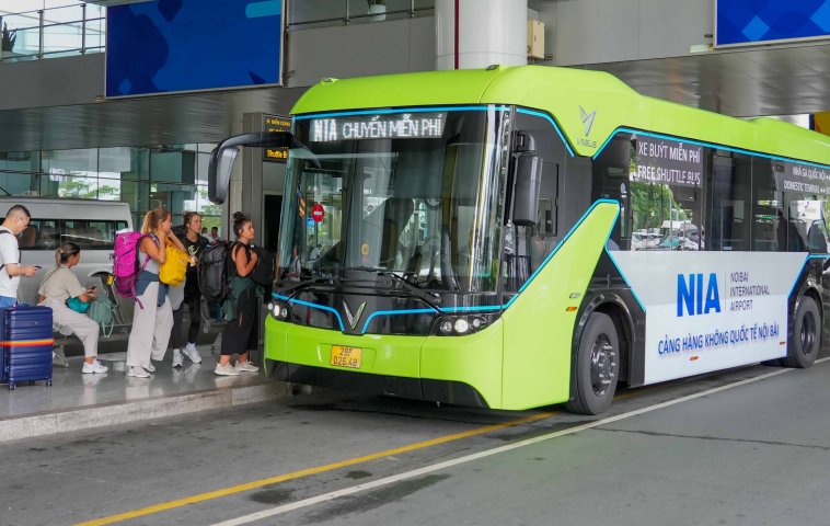 Enjoy bus rides back and forth between T1 and T2 Noi Bai International Airport free of charge!