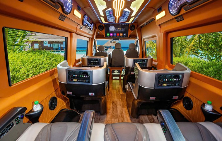 Vie Limo: Redefining Luxury Travel with the Exclusive Boeing-Seat Limousine